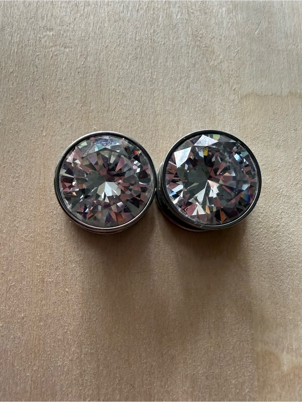 Round Crystal Stud Plugs - Sparkling Clear size 00g